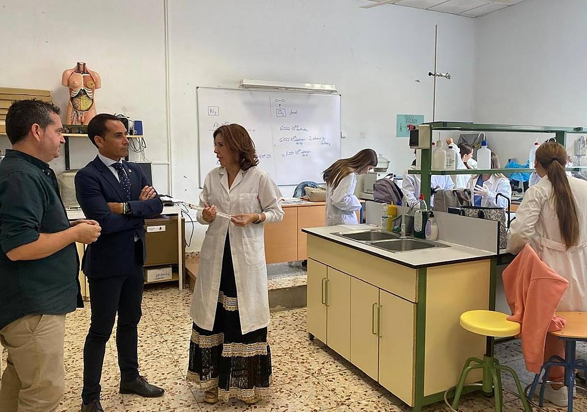 Visita del delegado de Desarrollo Educativo, Francisco José Solano, al IES San Juan Bosco de Jaén.