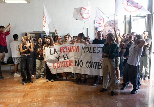 Los estudiantes que se concentraron en la Facultad de Filosofía.