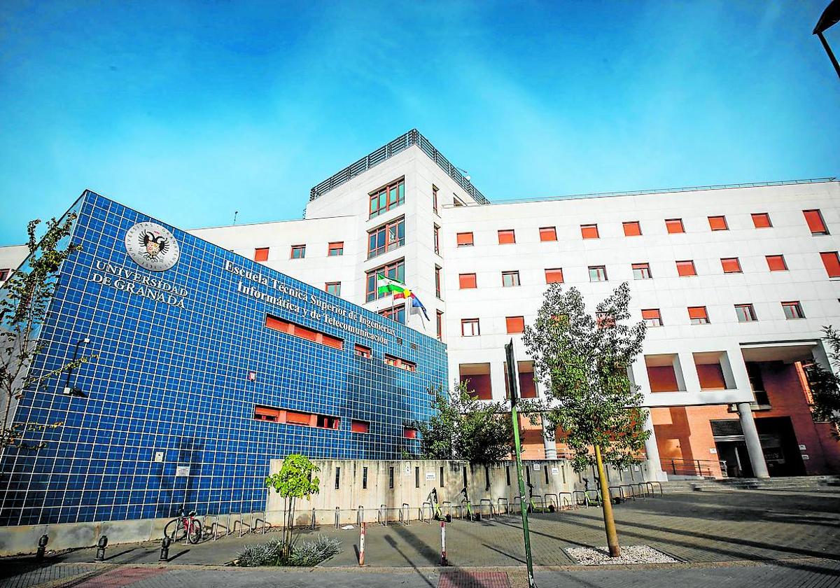 Escuela de Informática y Telecomunicación de la Universidad de Granada.