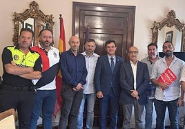 Foto tras la reunión entre el alcalde y sindicatos de Policía Local, en la que no estuvo UGT.