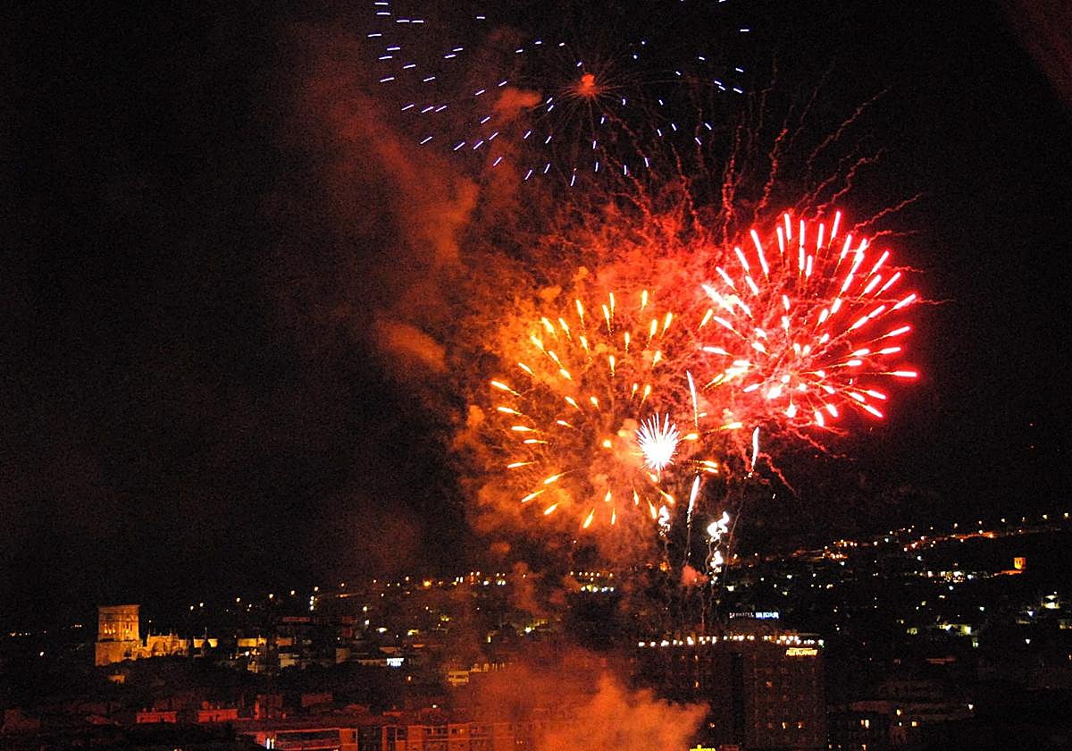 Fuegos artificiales en Granda capital.