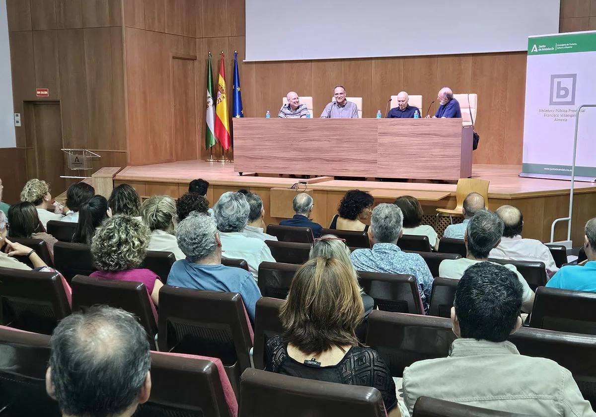 Presentación de 'Un mundo propio', el libro de Juan Herrezuelo.