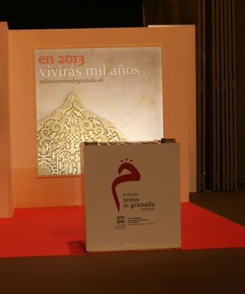 Imagen secundaria 2 - Maquetas para el fallido Teatro de la Ópera; encendido del pebetero de la Universiada y discreto 'stand' del Milenio en Fitur.