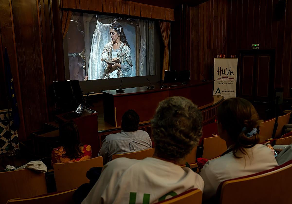 Una tarde de ópera en el Hospital Virgen de las Nieves para pacientes y profesionales