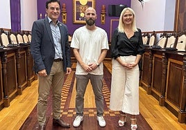 El alcalde y la concejala de Cultura han recibido este lunes a Ángel Cantero.