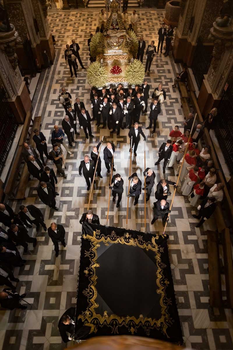 Las mejores imágenes de la procesión de las Virgen de las Angustias