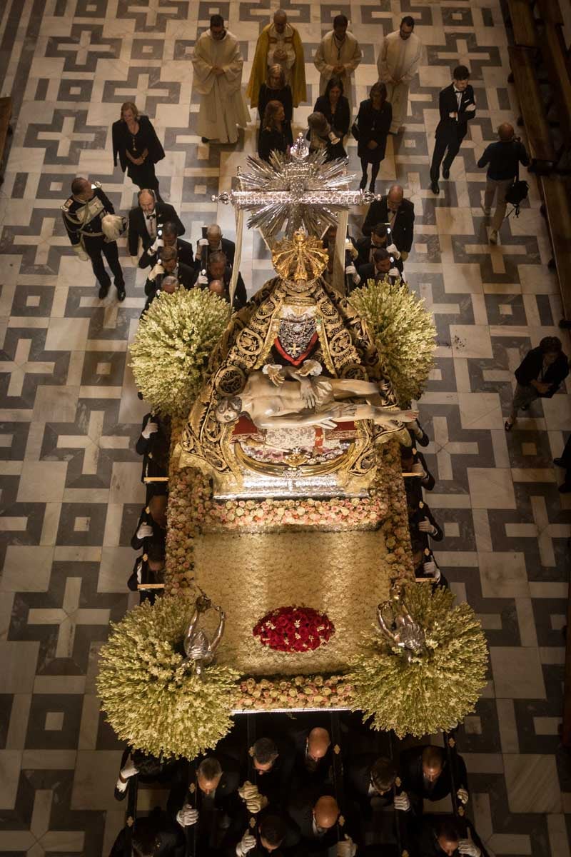 Las mejores imágenes de la procesión de las Virgen de las Angustias