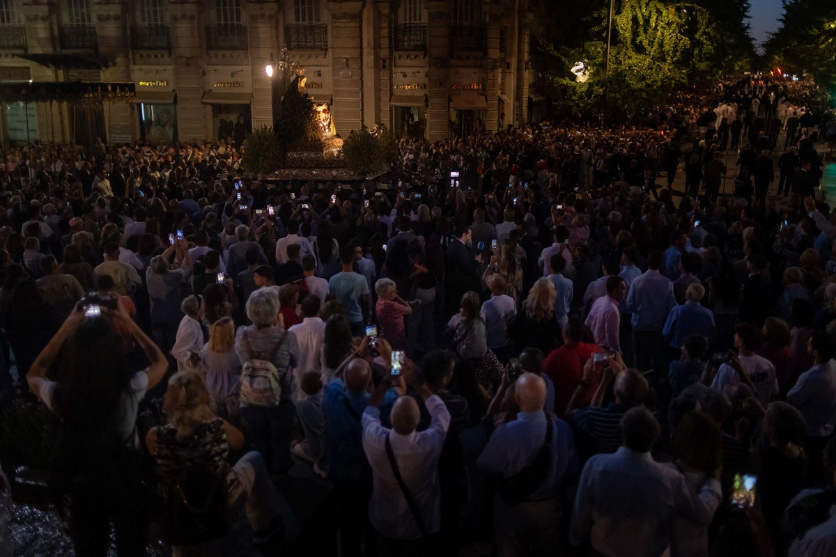 Las mejores imágenes de la procesión de las Virgen de las Angustias