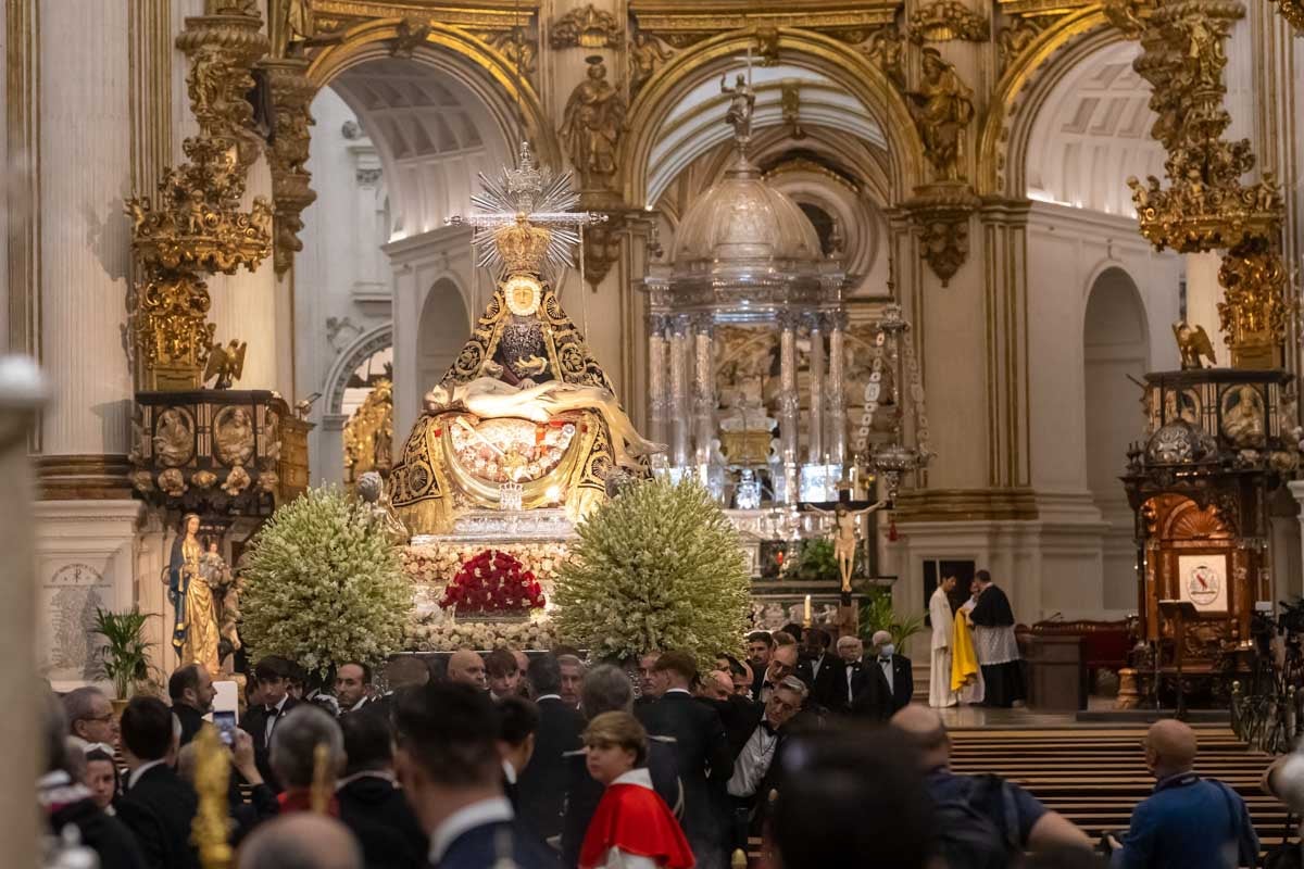 Las mejores imágenes de la procesión de las Virgen de las Angustias