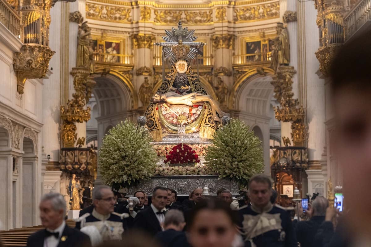 Las mejores imágenes de la procesión de las Virgen de las Angustias