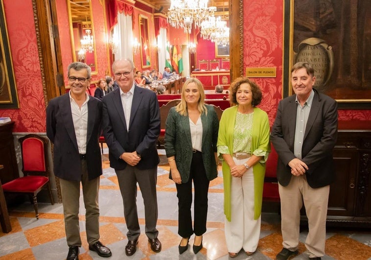 Asamblea en el salón de plenos del Ayuntamiento en la tarde de este lunes,