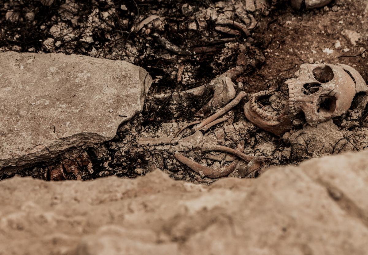 Víctima sepultada bajo piedra de gran tamaño 2.