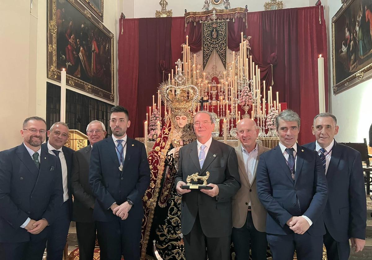 Chico con su hijo Juanjo Ibáñez en el acto de nombramiento junto a María Santísima de la Merced.