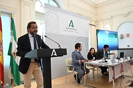 La Junta presenta el 'Plan Andalucía Simplifica' a sus empleados públicos en Granada
