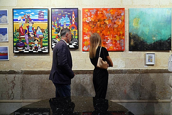 La Abogacía granadina organiza una subasta benéfica de pintura y fotografía para abrir los actos en honor a su patrona