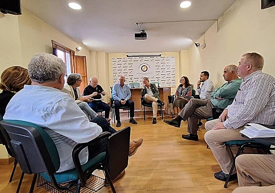 Reunión de la comisión en la Asociación de la Prensa de Jaén.