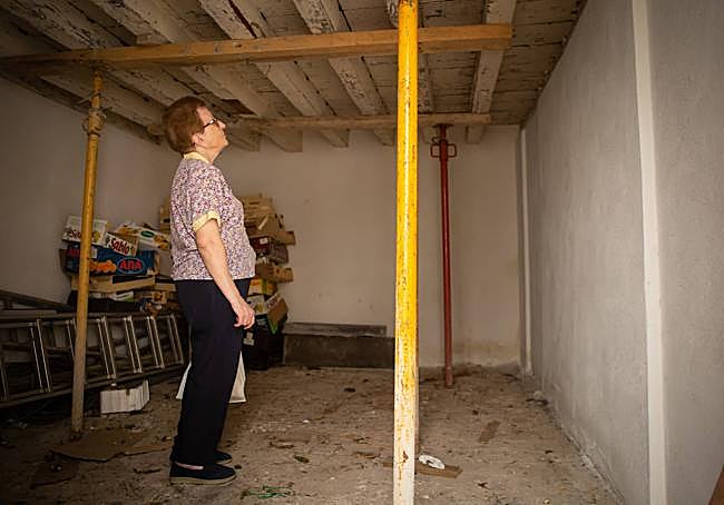 Postes que sostieneN el suelo del antecamarín de la Inmaculada.