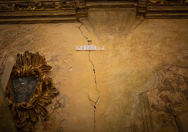 Grieta aparecida tras el enjambre sísmico de 2021.