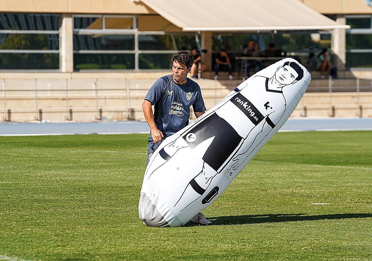 Rubi quiere poner en pie a este Almería enfermo.