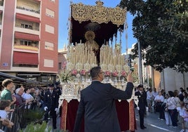 María Santísima de la Amargura a su paso por la plaza de la Constitución.