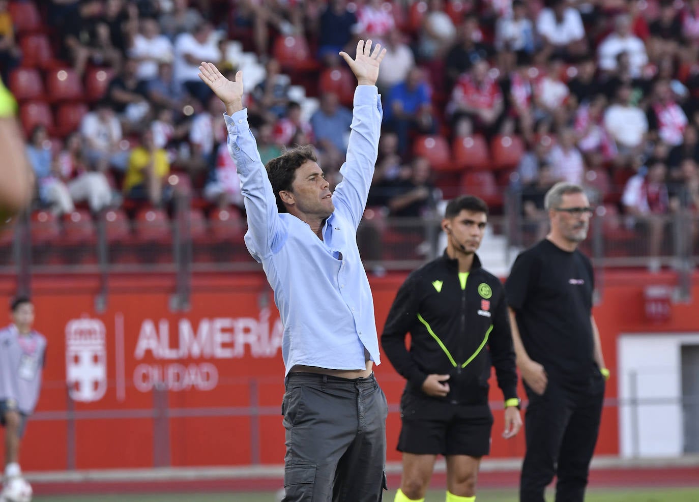 El Almería aprende la lección a tiempo