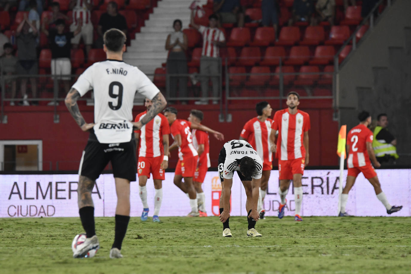 El Almería aprende la lección a tiempo