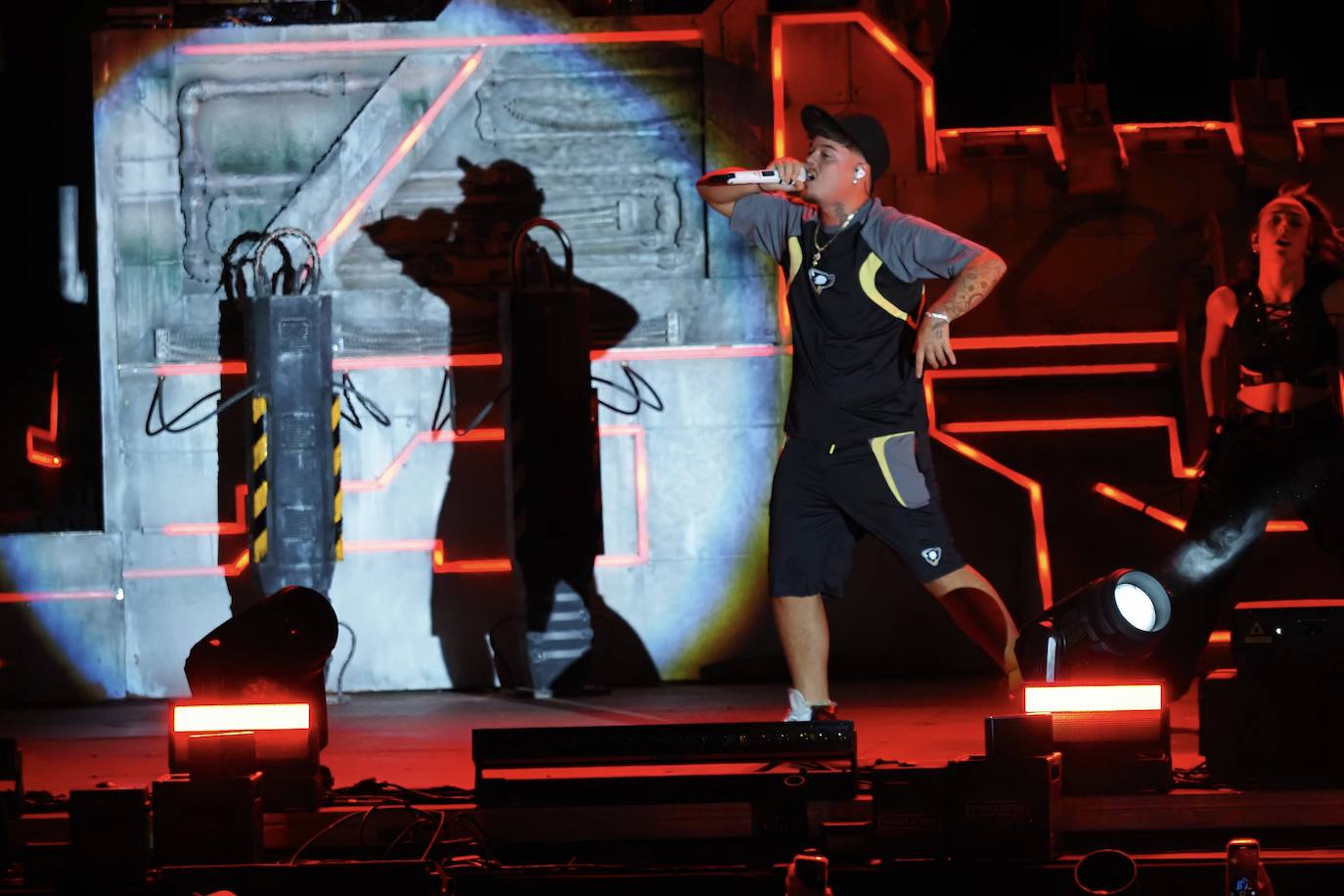 Saiko durante el escenario en el Estadio de La Victoria.