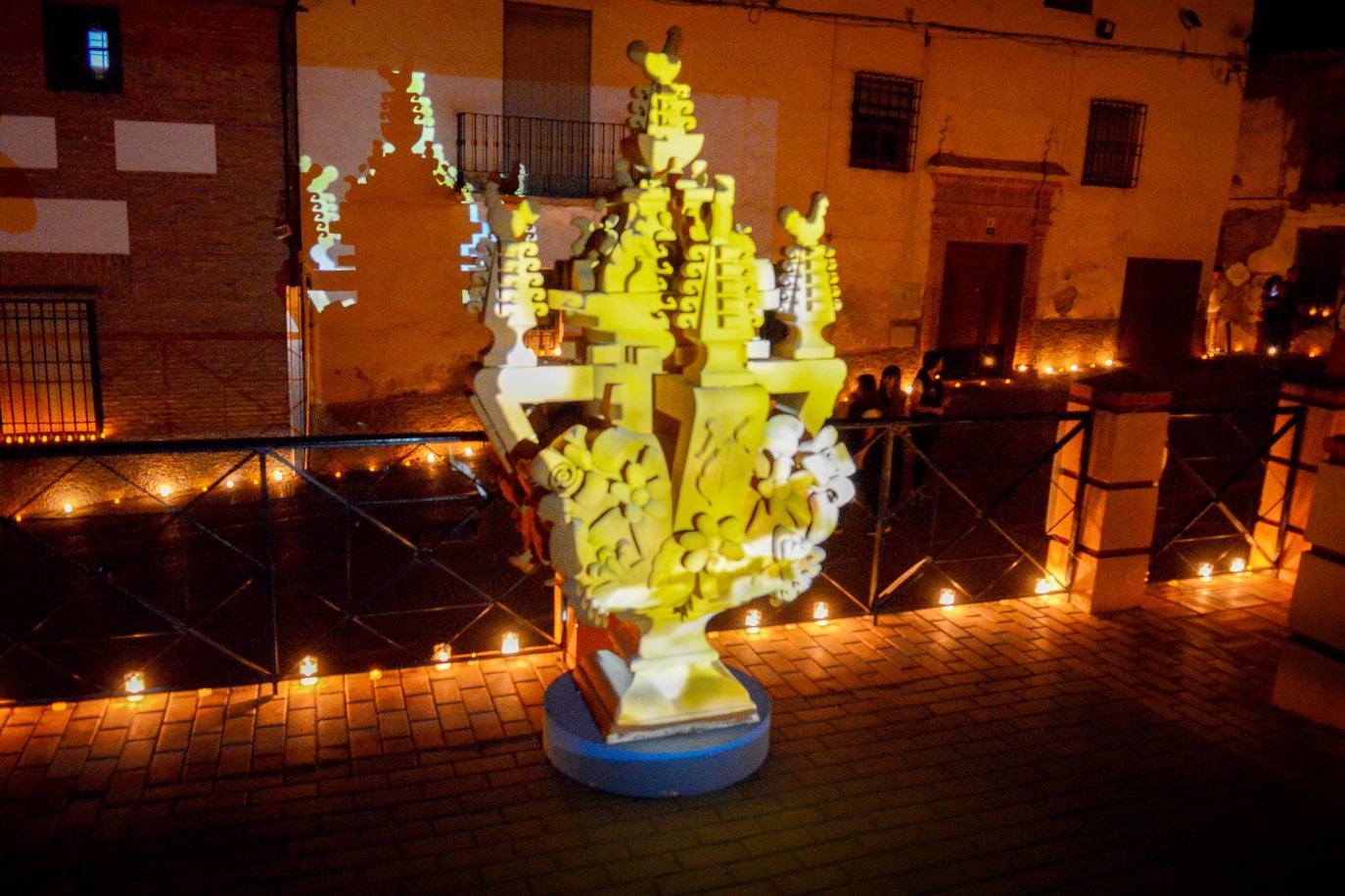 La belleza monumental de Guadix en la noche de las velas