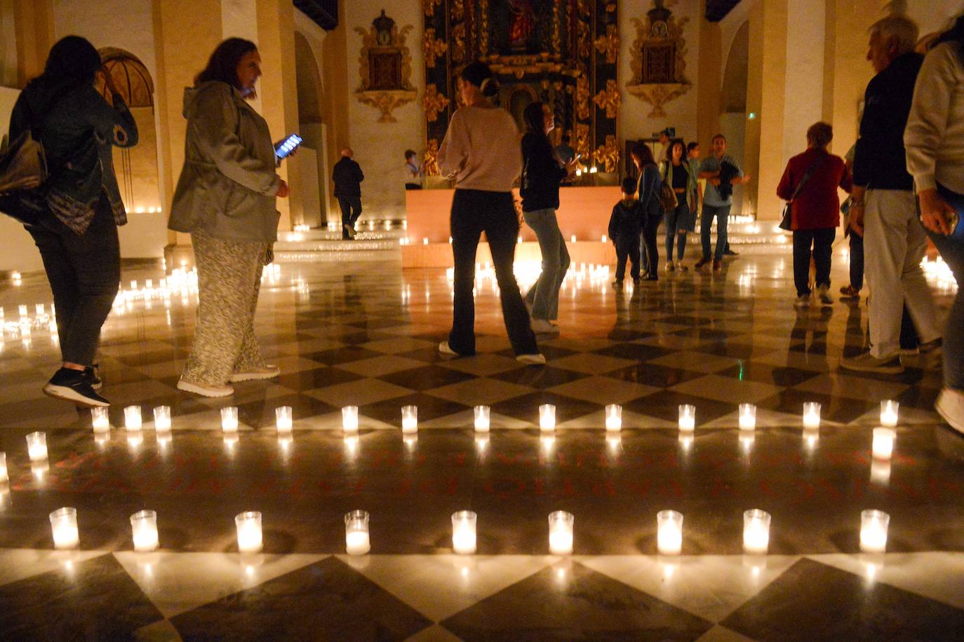 La belleza monumental de Guadix en la noche de las velas