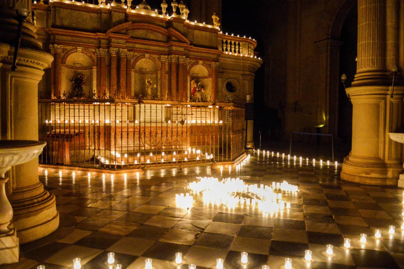 La belleza monumental de Guadix en la noche de las velas