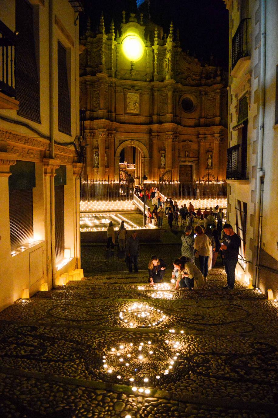 La belleza monumental de Guadix en la noche de las velas