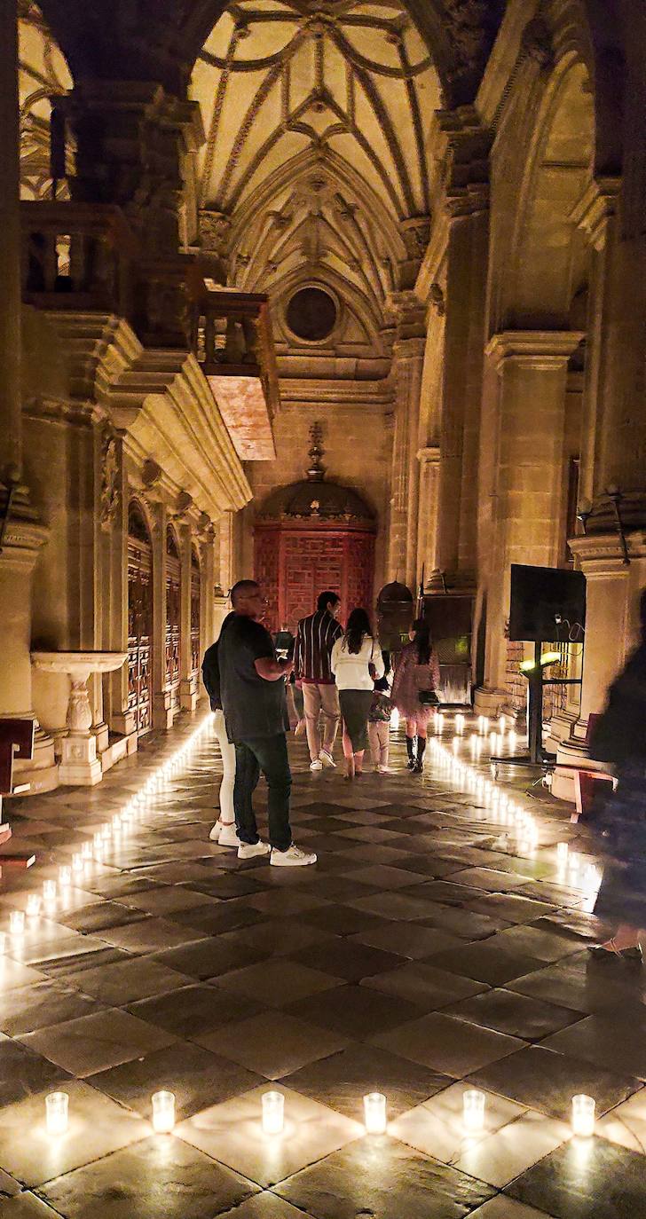 La belleza monumental de Guadix en la noche de las velas