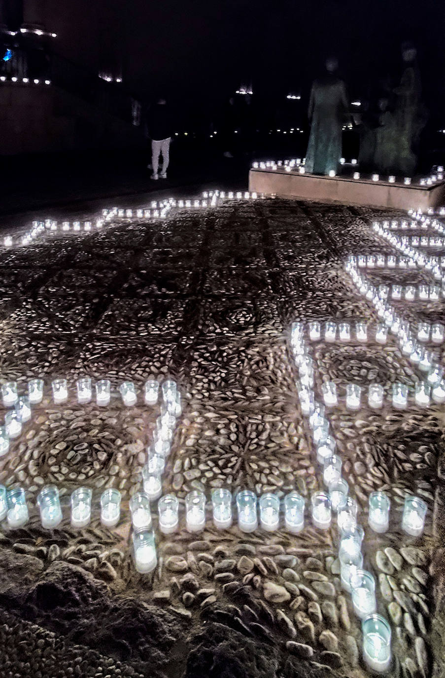 La belleza monumental de Guadix en la noche de las velas