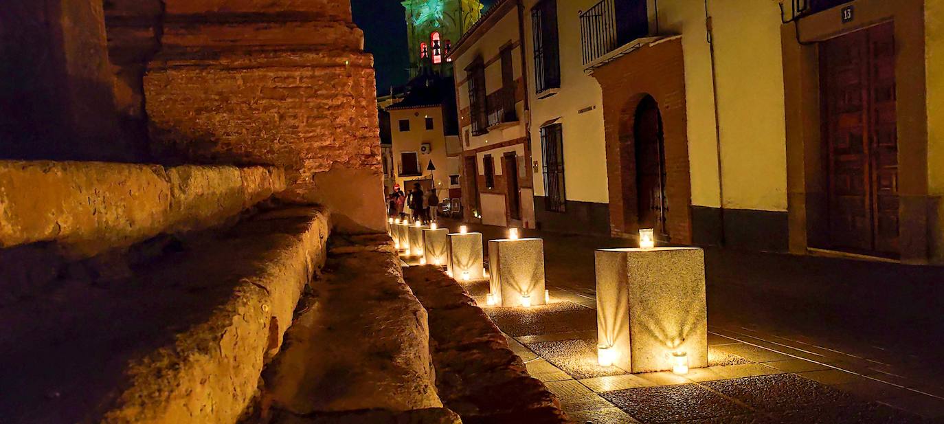 La belleza monumental de Guadix en la noche de las velas