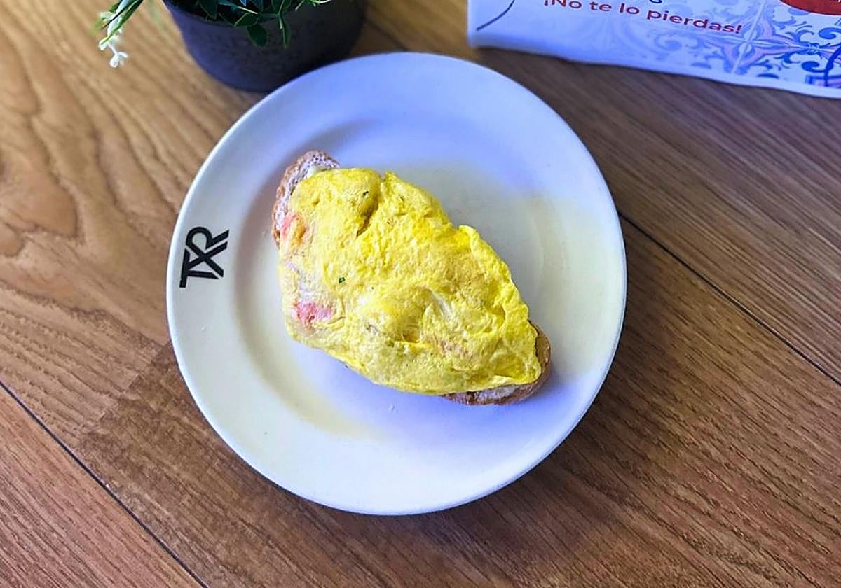 Tortilla de gamba roja de Garrucha con mahonesa de rábano.