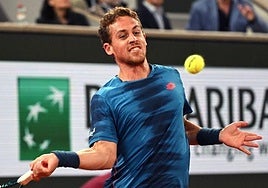 Carballés golpea una bola durante un torneo anterior.