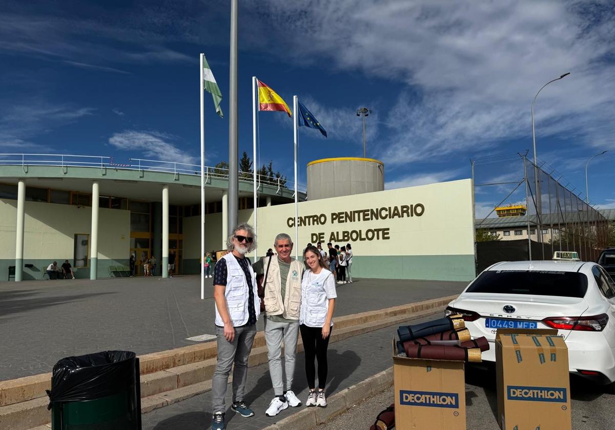 Enfermeros voluntarios en la prisión de Albolote.