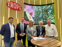 La alcaldesa de Motril, Luisa García Chamorro en el Fruit Attraction 2024 en Madrid.