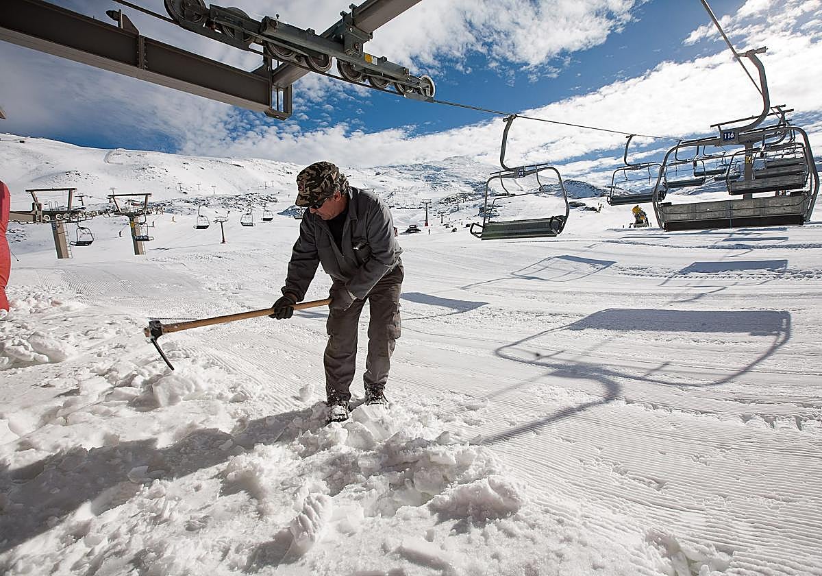 Cetursa lanza una oferta de trabajo de 79 puestos.
