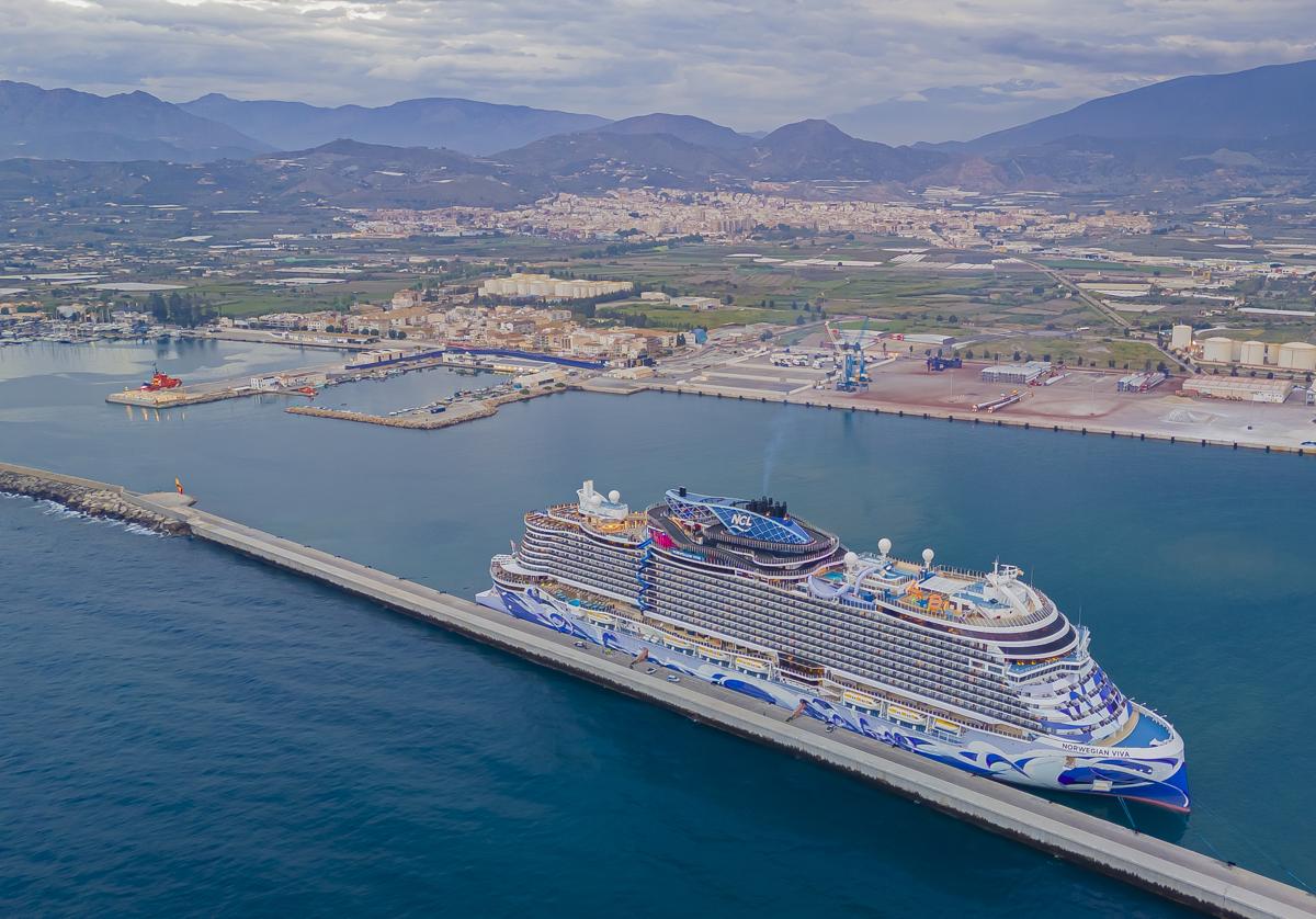 Vista del Puerto de Motril.