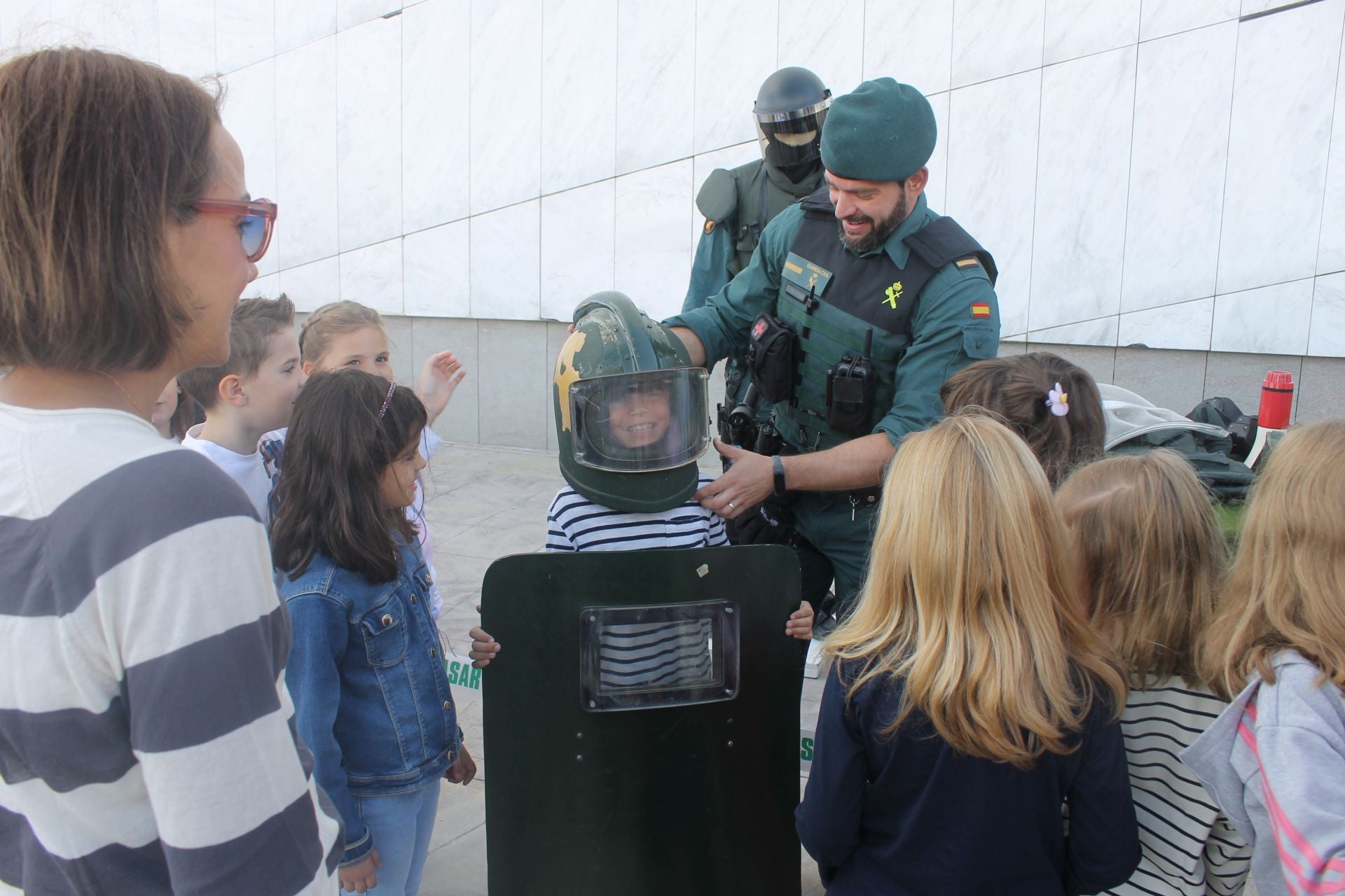 Demostración de la Guardia Civil antes 2.500 menores