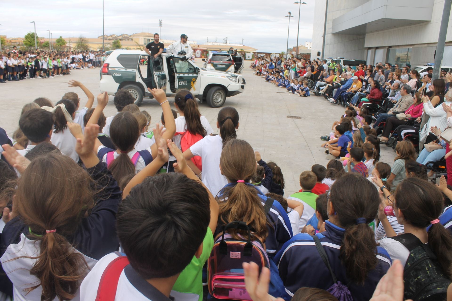 Demostración de la Guardia Civil antes 2.500 menores