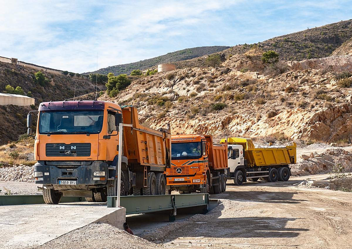 Imagen secundaria 1 - Cantera Santa Teresa en Lobres.