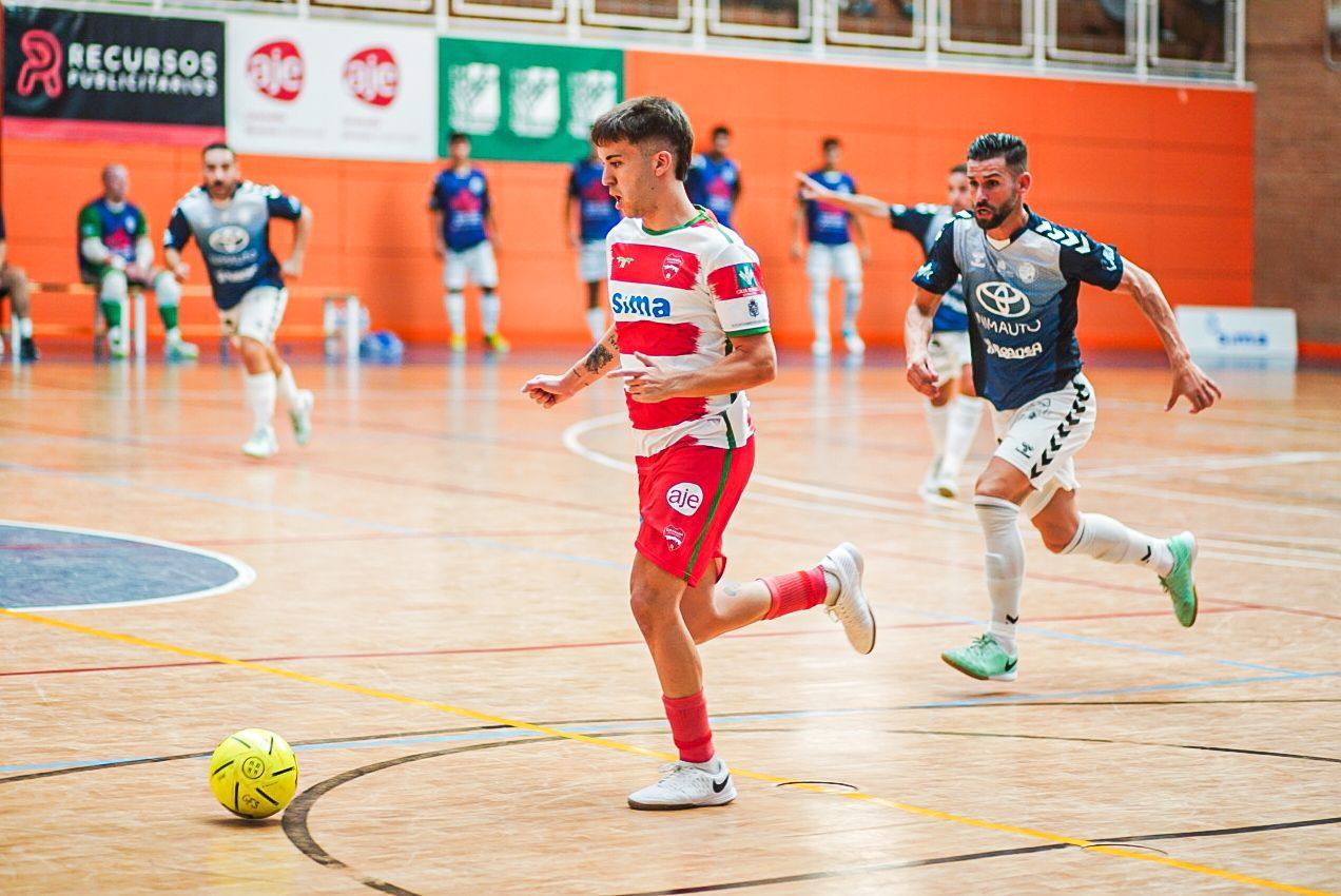 Una contra del Sima en el anterior partido en el pabellón Núñez Blanca.