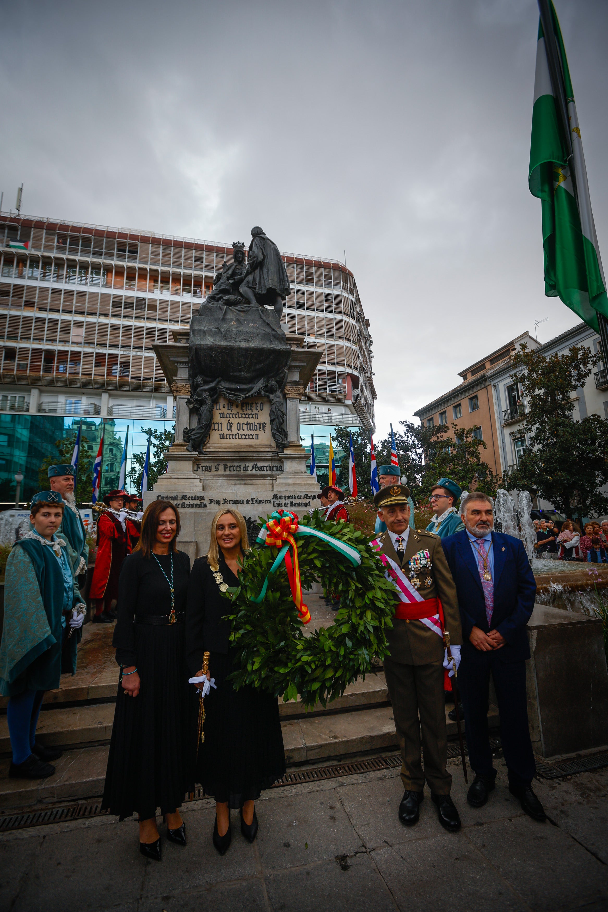 Las imágenes del festejo de la Hispanidad en Granada