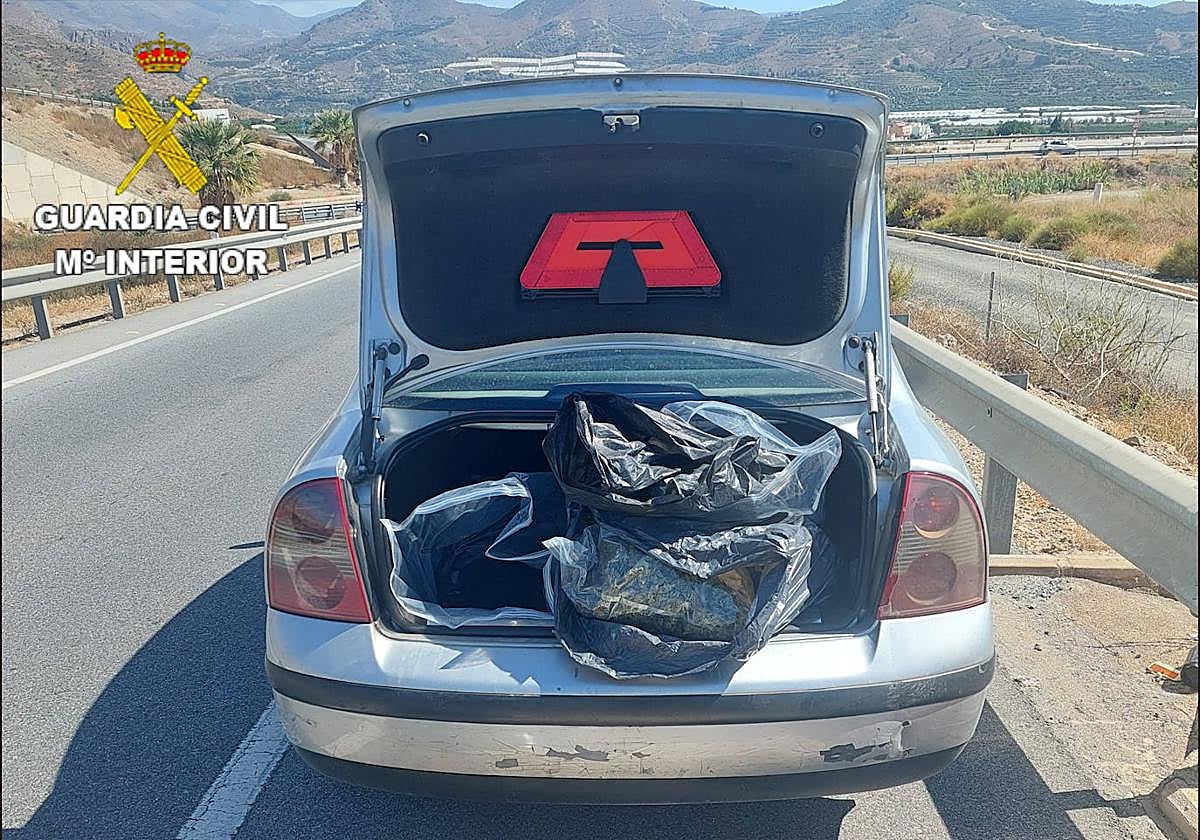 La marihuana descubierta en el vehículo en la A-44.