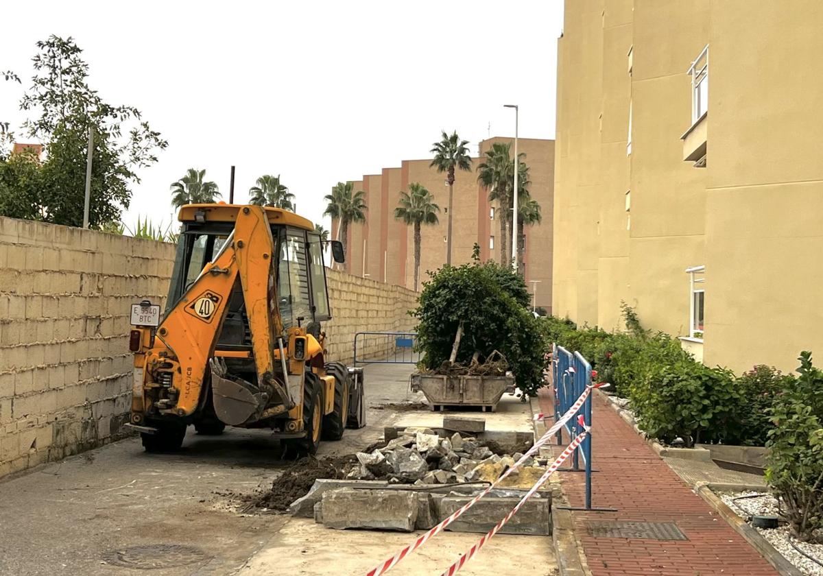 Obras en la calle Plátano de Indias.