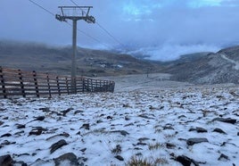 Nieve en la zona del Veleta este martes.