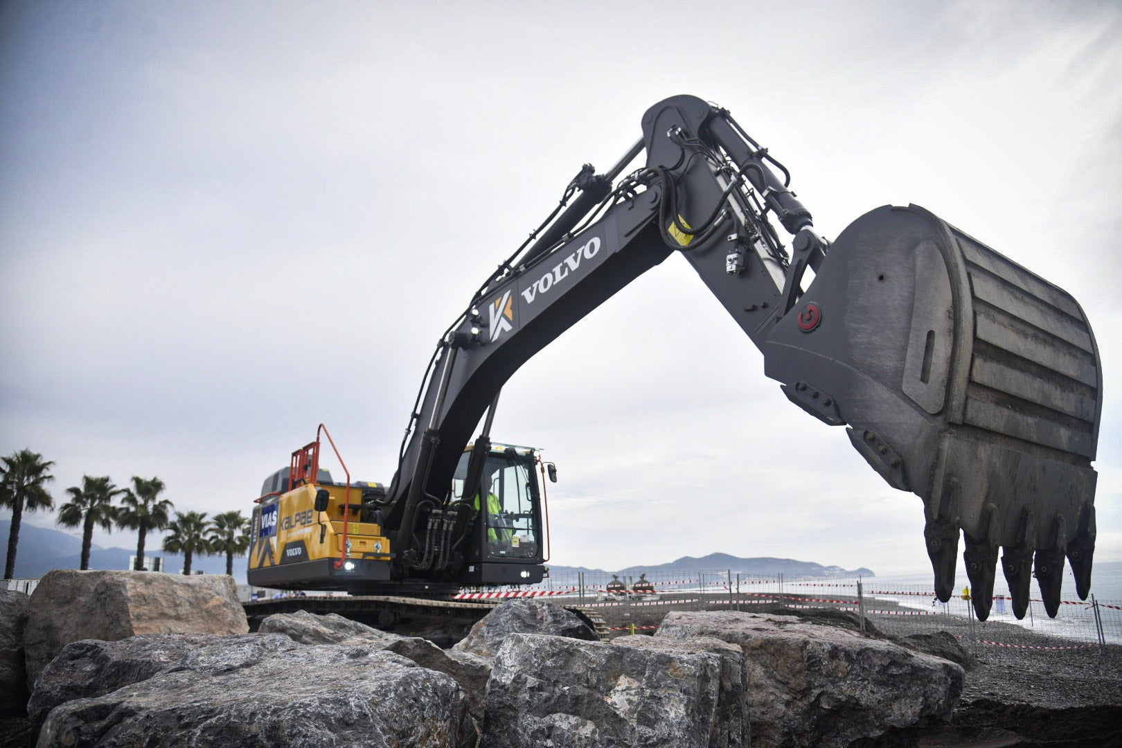 Así ha sido el inicio de las obras del espigón en la Costa Tropical