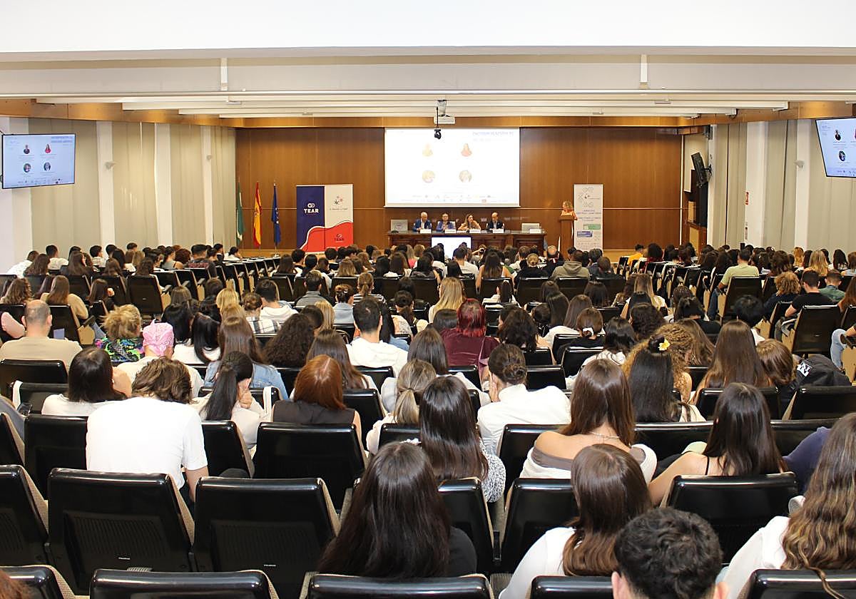 Jornada inaugural en el aula magna de la Facultad de Farmacia.